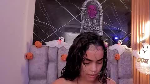 Snapshot of roxanne_dl chatting on 10.11.25 Roxanna online show from 10.11.25