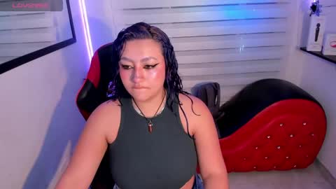 Snapshot of roxanne_morelli chatting on 05.20.26 roxanne online show from 05.20.26