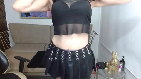 Snapshot of roxanne_vale chatting on 11.08.25 Roxanne online show from 11.08.25