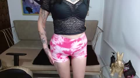 Snapshot of roxanne_vale chatting on 11.15.25 Roxanne online show from 11.15.25