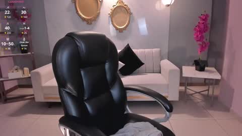 Roxanne Hill  online show from 02.12.25