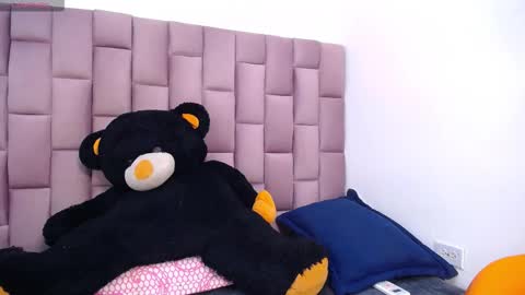 Snapshot of roxannehott chatting on 01.17.26 ross brown online show from 01.17.26