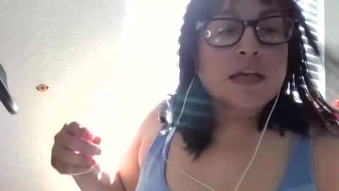 Snapshot of roxannellh chatting on 06.01.26 roxannellh online show from 06.01.26