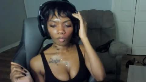 Snapshot of roxcakes chatting on 05.13.26 roxcakes online show from 05.13.26