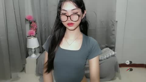 Snapshot of roxie_fuckdoll chatting on 12.19.24 Roxie online show from 12.19.24