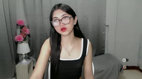 Snapshot of roxie_fuckdoll chatting on 12.30.24 Roxie online show from 12.30.24