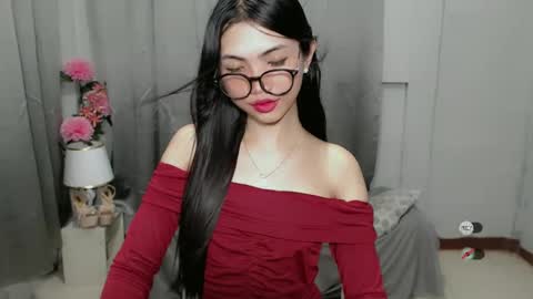Snapshot of roxie_fuckdoll chatting on 01.01.25 Roxie online show from 01.01.25