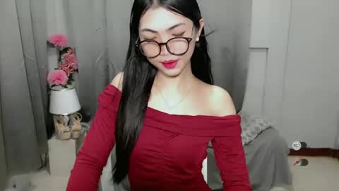 Snapshot of roxie_fuckdoll chatting on 01.01.25 Roxie online show from 01.01.25
