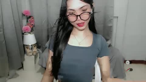 Snapshot of roxie_fuckdoll chatting on 01.04.25 Roxie online show from 01.04.25