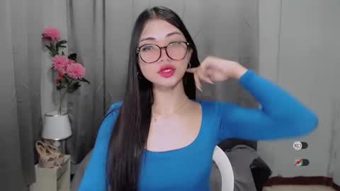Snapshot of roxie_fuckdoll chatting on 01.22.25 Roxie online show from 01.22.25