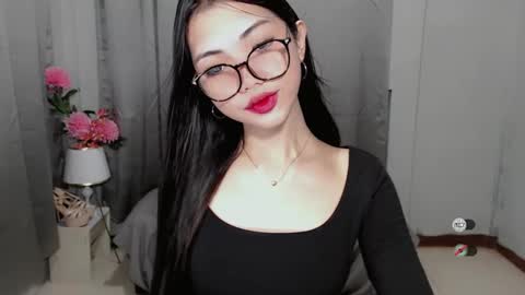 Snapshot of roxie_fuckdoll chatting on 01.28.25 Roxie online show from 01.28.25