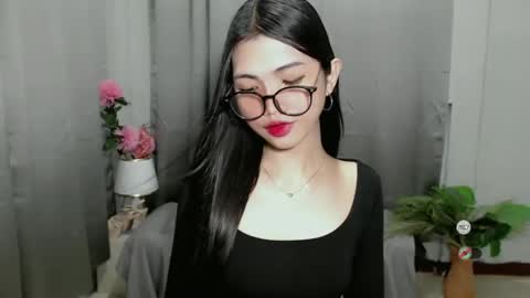 Snapshot of roxie_fuckdoll chatting on 02.04.25 Roxie online show from 02.04.25