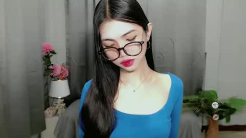 Snapshot of roxie_fuckdoll chatting on 02.05.25 Roxie online show from 02.05.25