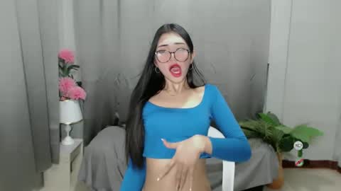 Snapshot of roxie_fuckdoll chatting on 03.09.25 Roxie online show from 03.09.25