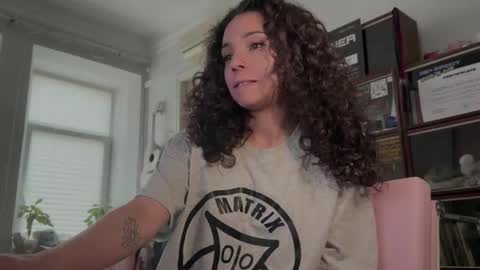 Snapshot of roxieflexie chatting on 03.25.26 Roxie online show from 03.25.26