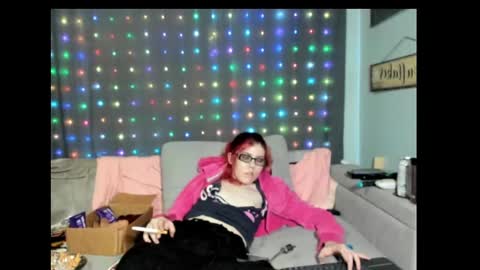 Snapshot of roxihazeleyes chatting on 02.27.25 roxihazeleyes online show from 02.27.25