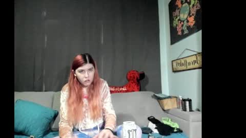 Snapshot of roxihazeleyes chatting on 09.21.25 roxihazeleyes online show from 09.21.25