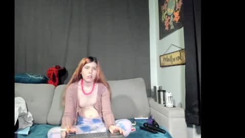 Snapshot of roxihazeleyes chatting on 10.17.25 roxihazeleyes online show from 10.17.25