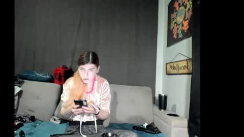 Snapshot of roxihazeleyes chatting on 10.20.25 roxihazeleyes online show from 10.20.25