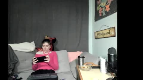 Snapshot of roxihazeleyes chatting on 06.06.26 roxihazeleyes online show from 06.06.26