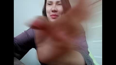 Snapshot of roxolanaa_sexy chatting on 04.18.26 ROXOLANAA SEXY online show from 04.18.26