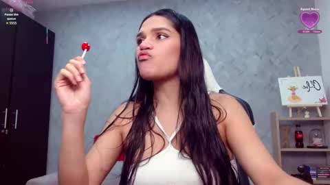 Snapshot of roxxi_2110 chatting on 10.05.25 roxxi_2110 online show from 10.05.25