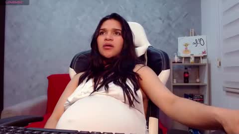 Snapshot of roxxi_2110 chatting on 10.28.25 roxxi_2110 online show from 10.28.25