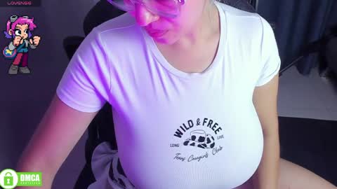 Snapshot of roxy_clark chatting on 05.22.26 Annah online show from 05.22.26