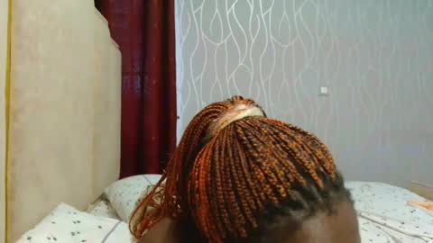 Snapshot of roxy_heather chatting on 04.25.26 Roxy online show from 04.25.26