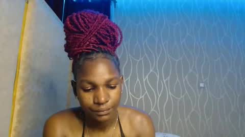 Snapshot of roxy_heather chatting on 05.11.26 Roxy online show from 05.11.26