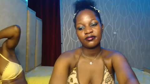 Snapshot of roxy_heather chatting on 05.12.26 Roxy online show from 05.12.26