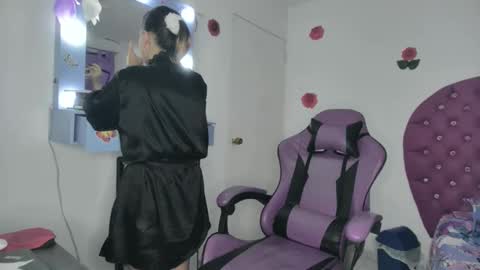 Snapshot of roxy_lu_07 chatting on 04.29.26 Roxy online show from 04.29.26
