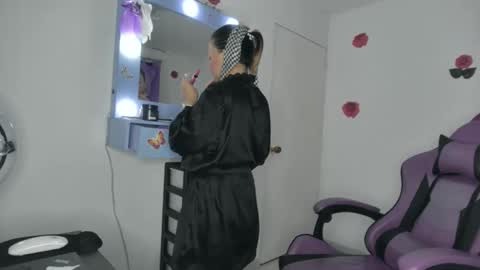 Snapshot of roxy_lu_07 chatting on 05.05.26 Roxy online show from 05.05.26