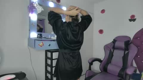 Snapshot of roxy_lu_07 chatting on 05.11.26 Roxy online show from 05.11.26