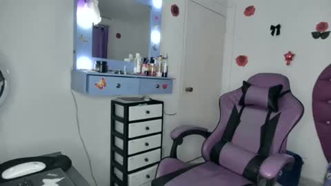 Snapshot of roxy_lu_07 chatting on 06.15.26 Roxy online show from 06.15.26