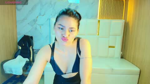 Snapshot of roxy_luxe_tf chatting on 05.10.26 Roxy online show from 05.10.26