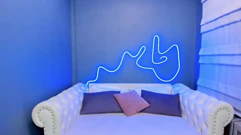 Roxy online show from 02.15.25