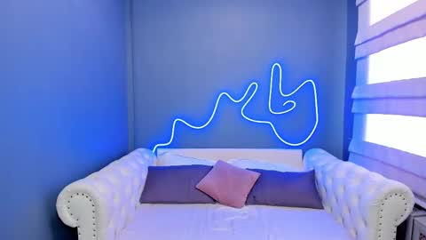 Roxy online show from 02.15.25