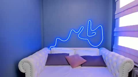 Roxy online show from 02.15.25