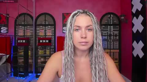 Snapshot of roxy_mars chatting on 06.17.26 Roxy online show from 06.17.26