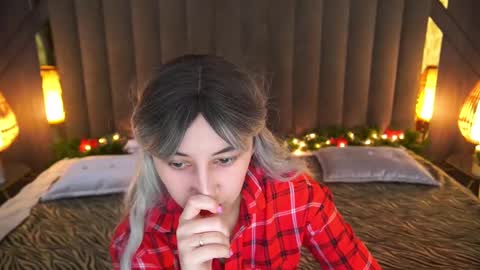 Snapshot of roxy_rayy chatting on 12.29.24 roxy_rayy online show from 12.29.24
