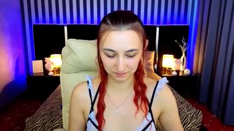 Snapshot of roxy_rayy chatting on 10.15.25 roxy_rayy online show from 10.15.25