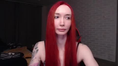 Snapshot of roxy_silver chatting on 05.21.26 Roxy online show from 05.21.26