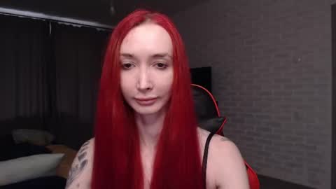 Snapshot of roxy_silver chatting on 06.20.26 Roxy online show from 06.20.26