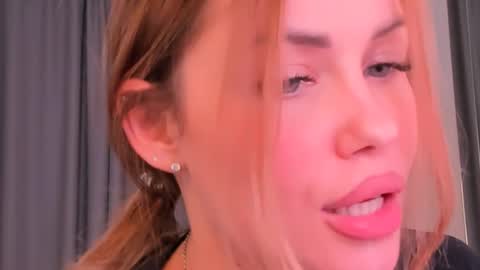 Roxy follow me online show from 02.20.25