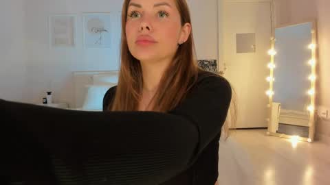 Snapshot of roxy_wet chatting on 04.29.26 Roxy follow me online show from 04.29.26