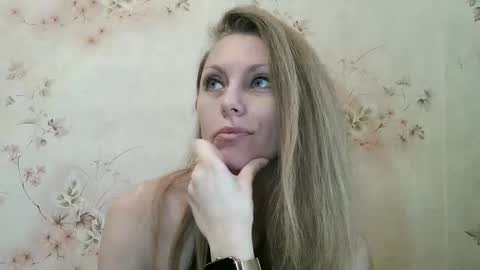 Snapshot of roxyfox18x01 chatting on 02.12.26 roxyfox18x01 online show from 02.12.26