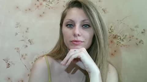 Snapshot of roxyfox18x01 chatting on 02.15.26 roxyfox18x01 online show from 02.15.26
