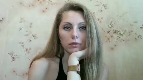 Snapshot of roxyfox18x01 chatting on 02.23.26 roxyfox18x01 online show from 02.23.26