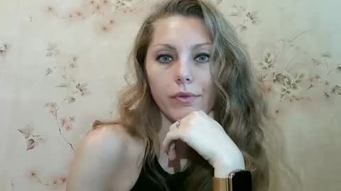 Snapshot of roxyfox18x01 chatting on 02.27.26 roxyfox18x01 online show from 02.27.26